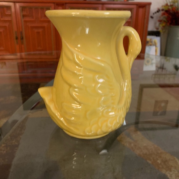 Vintage Shawnee swan vase - Picture 2 of 3